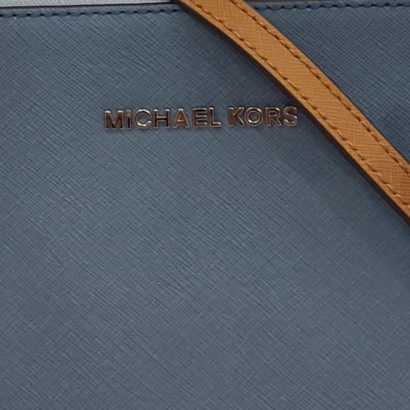 Michael Kors Jet Set Traveler - Picture 5 of 5